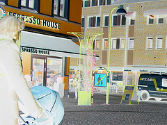 Swedbank Blond mom in SS boots with her readhead friend /  Maman blonde en bottes SS avec sa copine rouquine gentil -  Ängelholm / Suède - Sweden.  23-10-2008 - Négatif RVB