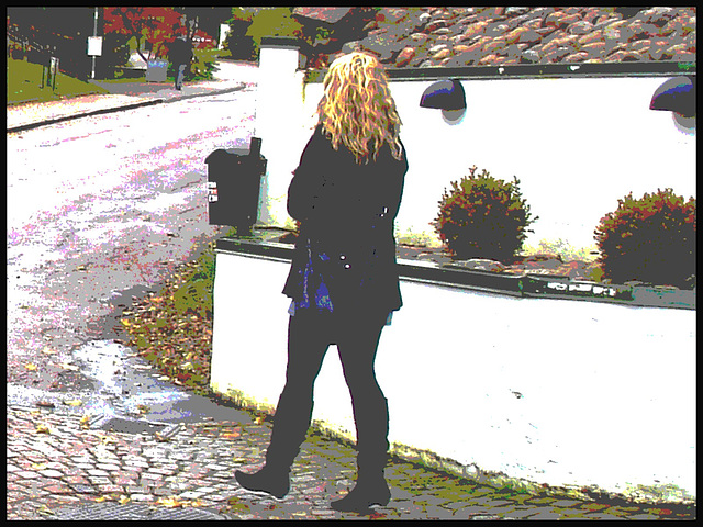 Jeune blonde Suédoise en bottes à talons plats / Young Swedish Blond Lady in flat boots and sexy outfit - Enehall Pensionat-  Båstad / Sweden - Suède.  21 octobre 2008 - Postérisation