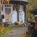 La petite ruelle aux deux vélos /  Bikes duo narrow street - Christiania / Copenhague - Copenhagen.  26 octobre 2008.