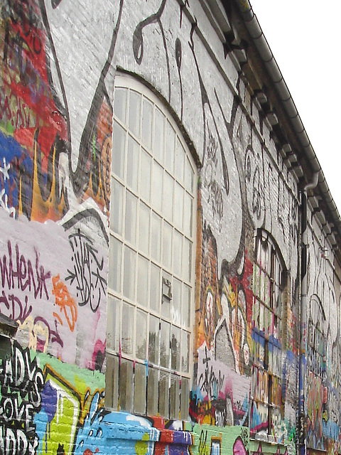 Mur artistique en perspective / Artistic wall in perspective - Christiania  /  Copenhague - Copenhagen.  October 26th 2008