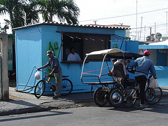 Bleu roulant / Wheeling blue - Varadero, CUBA.  février 2010
