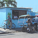Bleu roulant / Wheeling blue - Varadero, CUBA. 5 février 2010 - Version éclaircie avec ciel bleu photofiltré