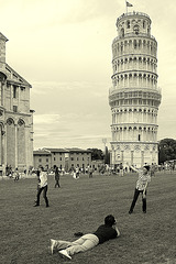 Oblikva Turo de Pisa