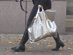 Swedish blonde booted shopper with sexy boots /  Blonde suédoise en bottes sexy faisant ses courses - Ängelholm / Suède - Sweden.  23-10-2008
