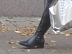 Swedish blond booted shopper with sexy boots /  Blonde suédoise en bottes sexy faisant ses courses - Ängelholm / Suède - Sweden.  23-10-2008
