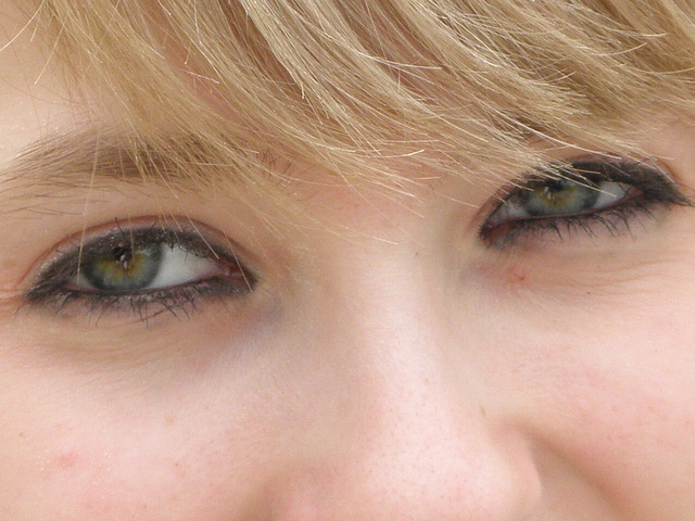 Beaux yeux de jeune fille