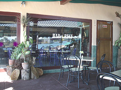 Max pirat restaurant  /   Varadero, CUBA.  8 février 2010. - Reflet anonyme