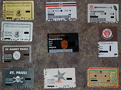 Alle Dauerkarten des FC St. Pauli in Scheckkartenform!
