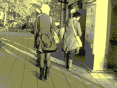 Grande blonde suédoise en bottes de cowgirl sexy et bonnet blanc -   Tall blond woolly hatter in cowgirl boots and sexy legs - Ängelholm / Suède - Sweden.  23 octobre 2008 -  Vintage postérisé
