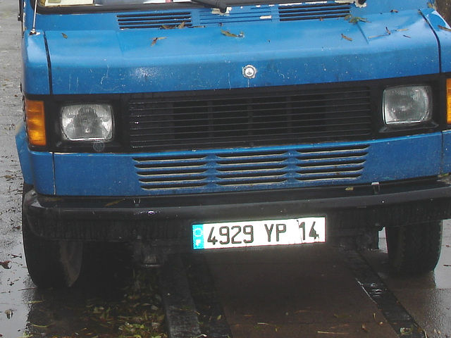 Blue truck / Camion bleu 4929 YP 14