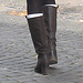 Typique jeune blonde suédoise en mini-jupe et bottes à talons hauts / Typical Swedish blond in high-heeled boots and miniskirt - sexy  - Ängelholm / Suède - Sweden.  23-10-2008