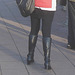 Rouquine à chapeau avec bottes à talons marteaux et boucles / Readhead hatter Lady in hammer heeled Boots with buckles - Ängelholm  / Suède - Sweden.  23-10-2008