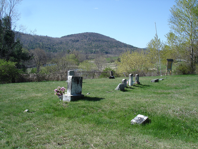 Old Burt cemetery /  Cimetière Old Burt - Près de Essex, NY- USA.  23 avril 2010