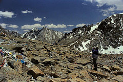 The top of the pass at an altitude of 5.665 m