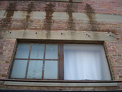 Antique market window / Fenêtre du marché d'antiquités - Bastrop, Louisiana. USA - 8 juillet 2010 -