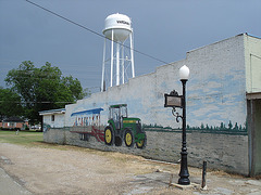 John Deere's façade /  Vardaman, Mississippi. USA - 9 juillet 2010
