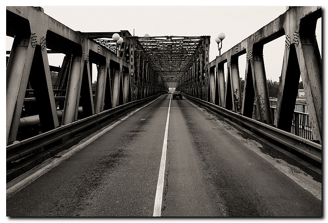 Brücke mit Gegenverkehr