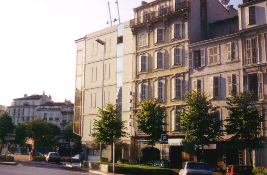 1998-08-10 28 en Marsejlo, mia hotelo