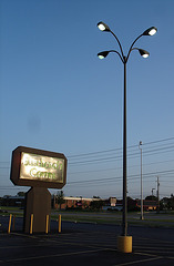 Beechcroft centre street lamp / Columbus, Ohio. USA - 25 juin 2010
