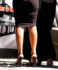 Dame hautement juchée / Lady in high heels - Photographe Claudette.