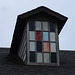 Vitre à carreaux colorés / Colorful window panes - Hamilton, Alabama. USA - 10 juillet 2010 - Recadrage
