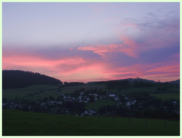 Abendrot über Hügeln bei Eslohe