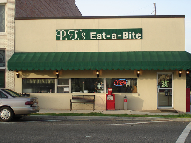 PJ s Eat-a-bite / Bastrop. Louisiane. USA - 8 juillet 2010.