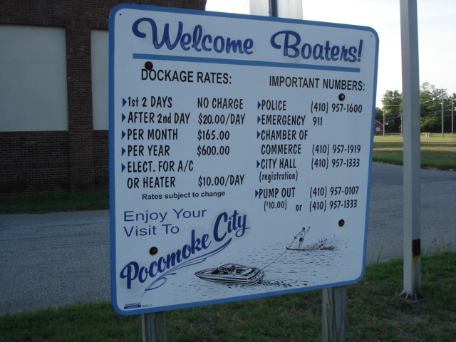 Welcome boaters /  Bienvenue aux canotiers -  Pocomoke, Maryland, USA - 18 juillet 2010.