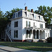 2 way traffic house / La maison à double sens - Pocomoke, Maryland. USA - 18 juillet 2010- Recadrage