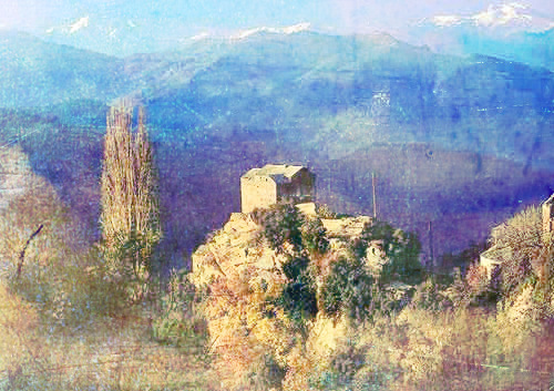 la haut sur la colline un village enchanté