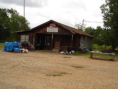 LW White grocery /  South Clayborne , Louisiana. USA - 7 juillet 2010  - With a flash / Avec flash