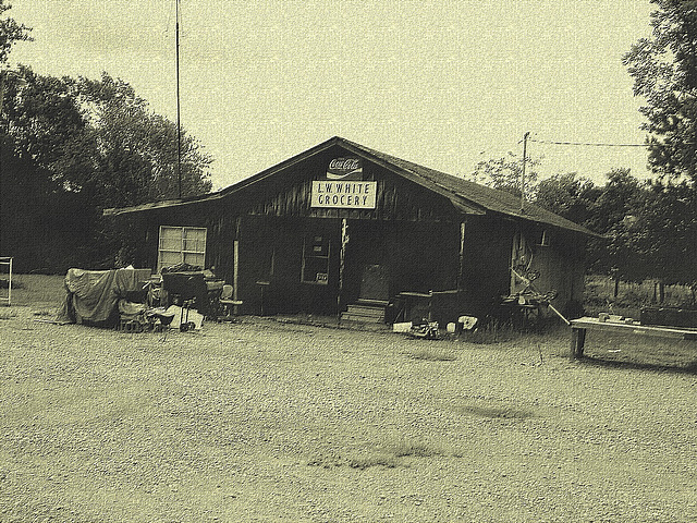 LW White grocery /  South Clayborne , Louisiana. USA - 7 juillet 2010 -  Vintage en vieille toile