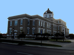 Morehovse- Parish 1914 / Bastrop, Louisiana. USA - 8 juillet 2010 - Ciel bleu photofiltré