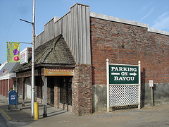Parking on bayou / Stationnement sur le bayou / Bayou / Indianola, Mississippi. USA - 9 Juillet 2010