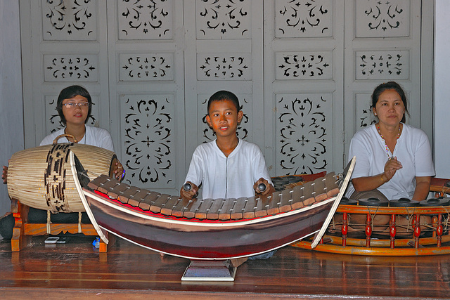 Thai trio playing classical music