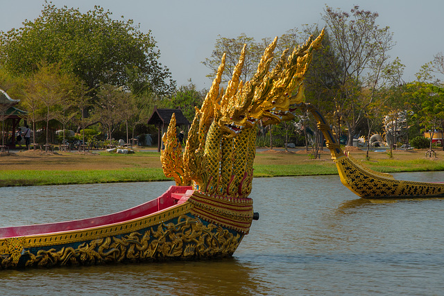 Thai barge bows Anantanakkharat ขบวนเสด็จพยุหยาตรา