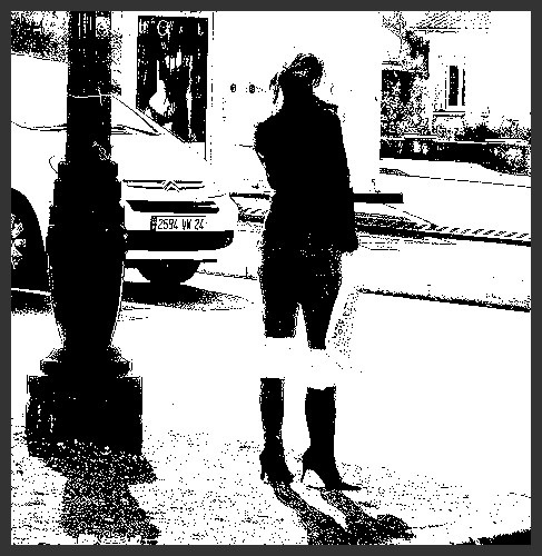 Lilette la pipelette / A street candid gift -  un cadeau de photo de la rue - - Queue de cheval et bottes à talons hauts / Ponytail with high-heeled boots  - Décembre 2008 - HC (High contrast) / Bichr