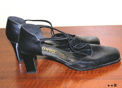 Zhaid 38 / Les belles chaussures de Lilette - Lilette's high heels shoes - 4 décembre 2008 - Photo originale.