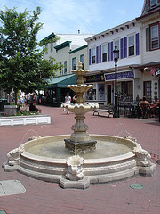 Shoe rack fountain / Fontaine et souliers -Cape May, New-Jersey. USA - 19 juillet 2010
