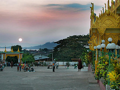 Sunset mood at the Pyi Daw Aye Pagoda