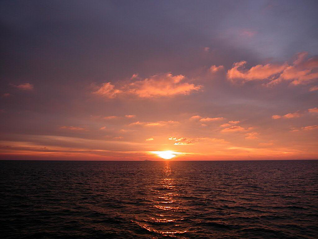 Sunset at the ocean skyline