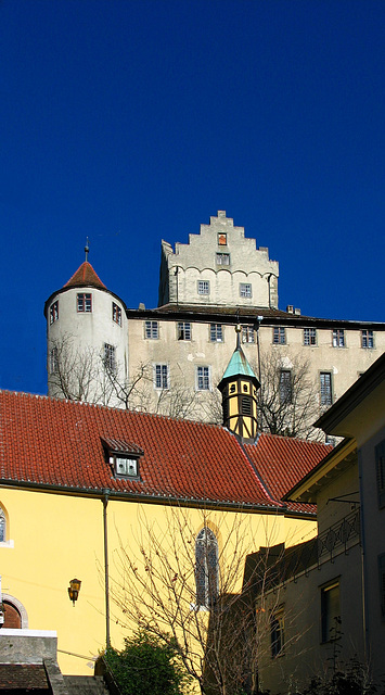 Blick von der Unterstadt auf die Burg Meersburg