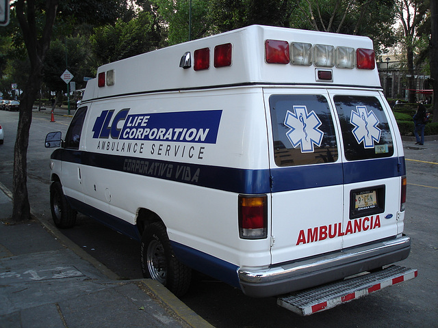 Ambulance / Ambulancia - Mexico city / 11 janvier 2011.