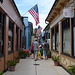 Allée de drapeaux / Flags alley way - Cape May, New-Jersey. USA / 19 juillet 2010