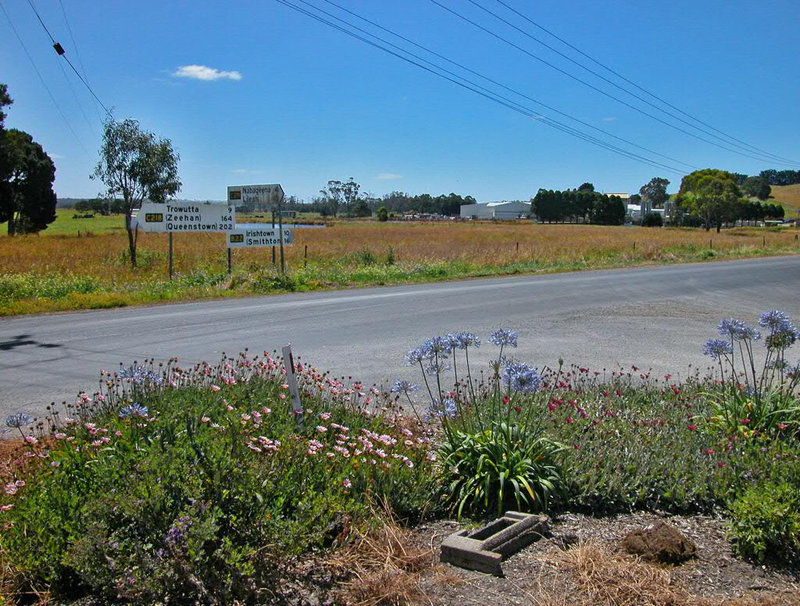 Road junction at Edith Creek