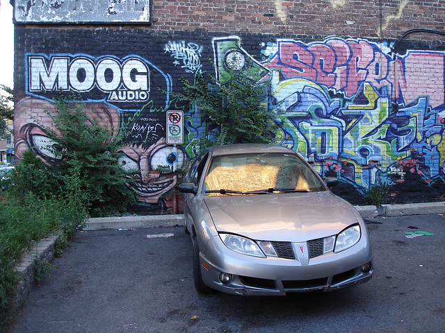 Moog audio graffitis / Graffitis moogiens - Montréal, Québec. CANADA - 10 septembre 2010.