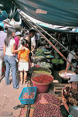 More picture of the busy market