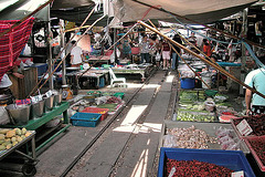 Further view in the Maeklong market