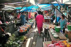 Maeklong market