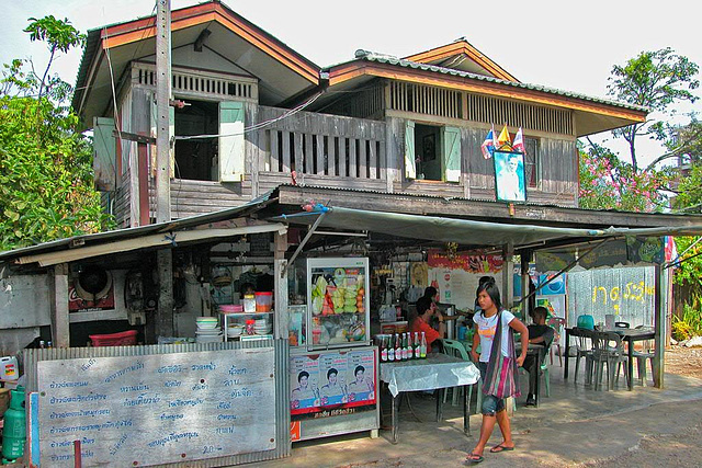 Simple restaurant in Maeklong